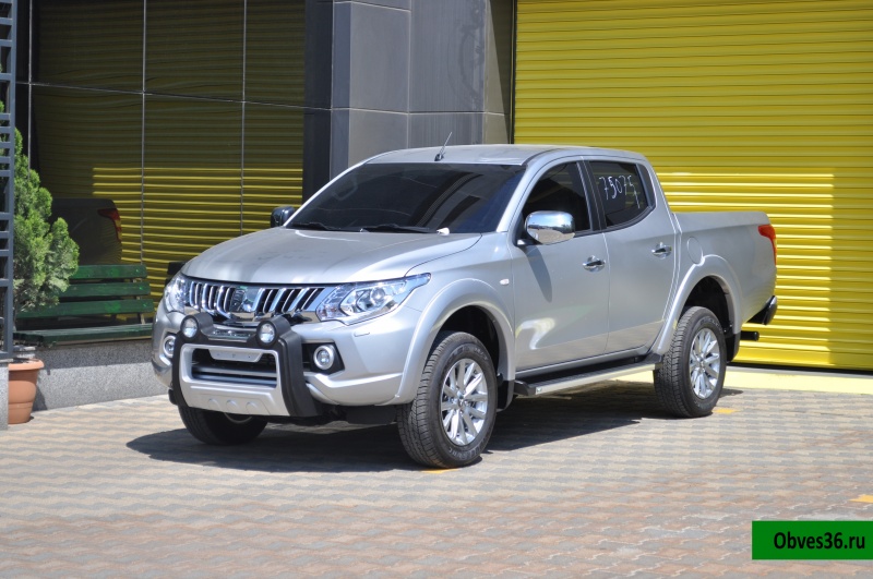 Mitsubishi L200 / Защита переднего бампера / Передняя защита "TWEN" с фарами дальнего света (2015-)