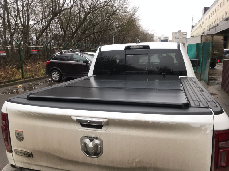 Dodge Ram / Крышка кузова / Крышка кузова трехсекционная с RAMBOX Dodge Ram / Крышка кузова / Крышка кузова трехсекционная с RAMBOX