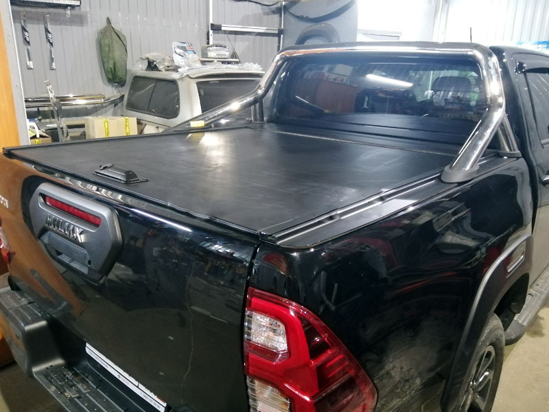 Toyota Hilux / Крышки кузова / Ролета TRI-FOLD