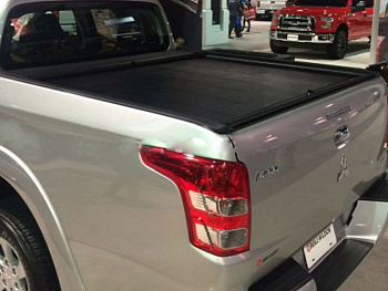 Mitsubishi L200 / Крышки / Крышка кузова "Roll-N-Lock" (США) на пикап