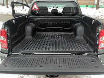 Mitsubishi L200 / Вкладыши и ящики в кузов / Вкладыш в кузов из пластика "Mitsubishi Motors"